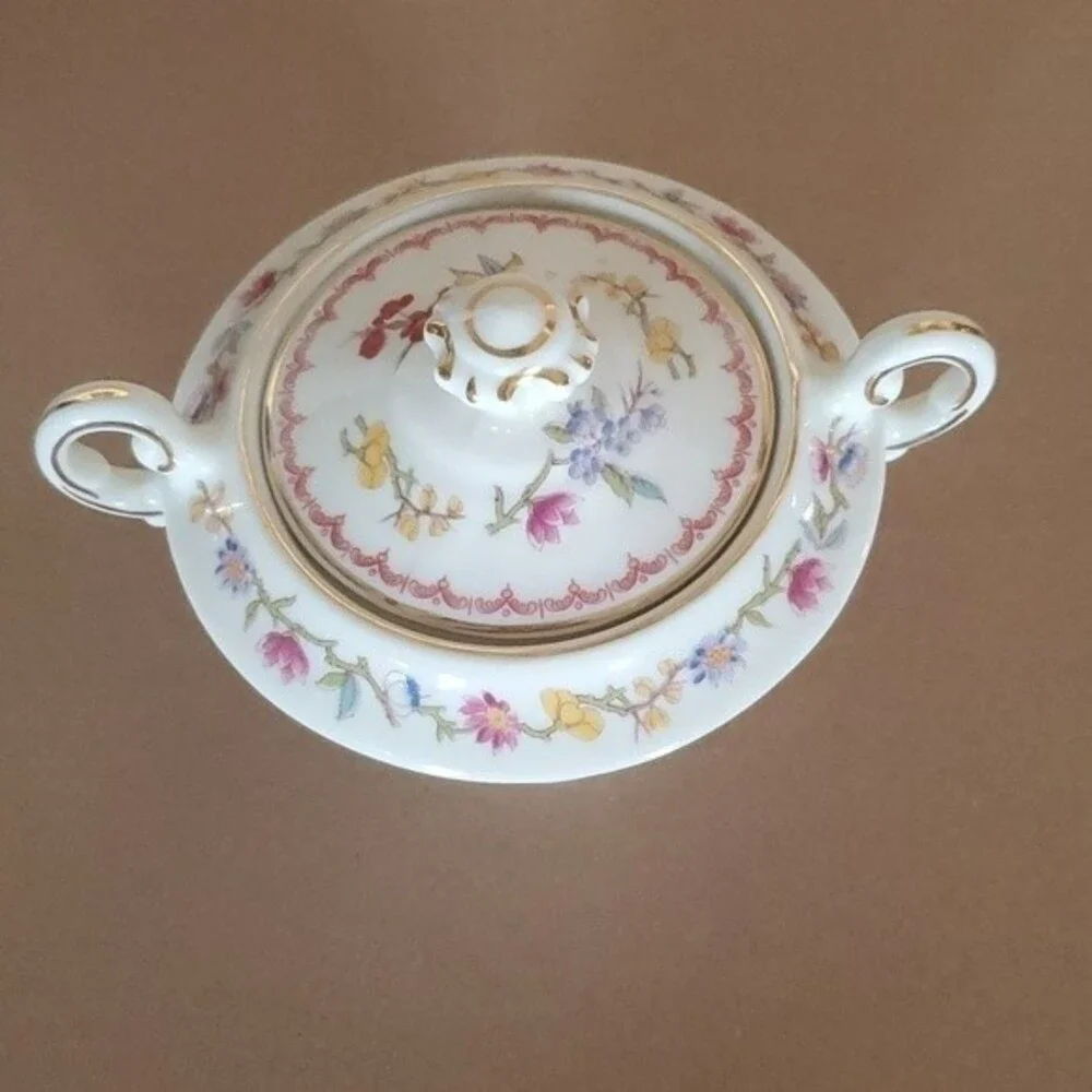 Syracuse Old Ivory Bombay pattern SUGAR BOWL AND LID - flaw